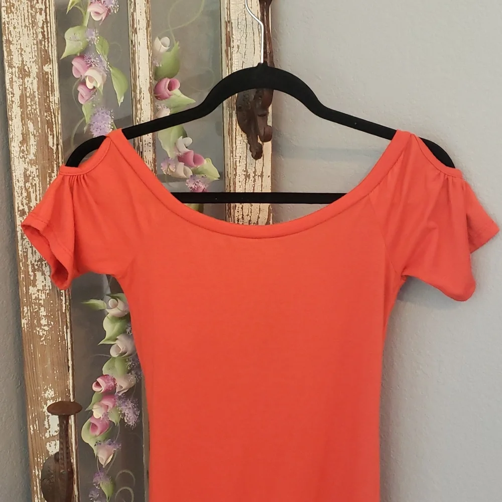 Woman's Cold-shoulder Top - Picture 10 of 16